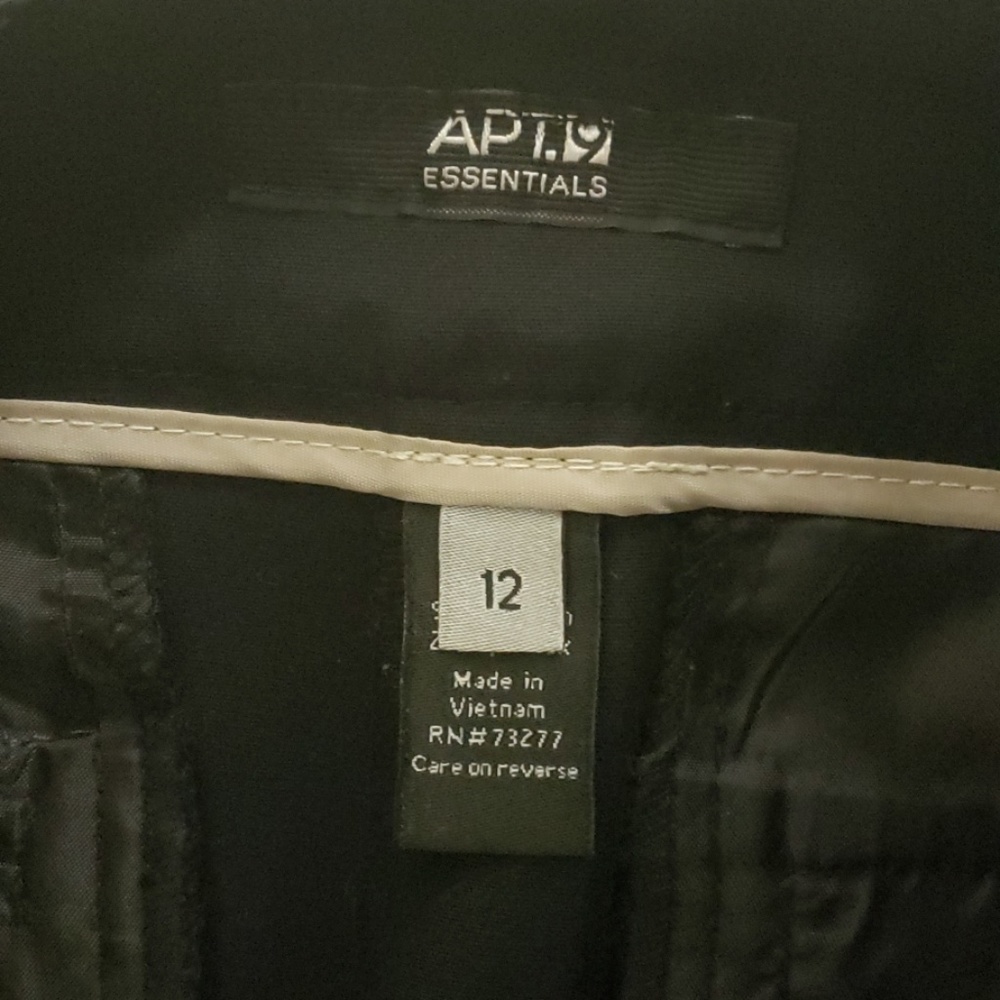 Shorts - Picture 3 of 3